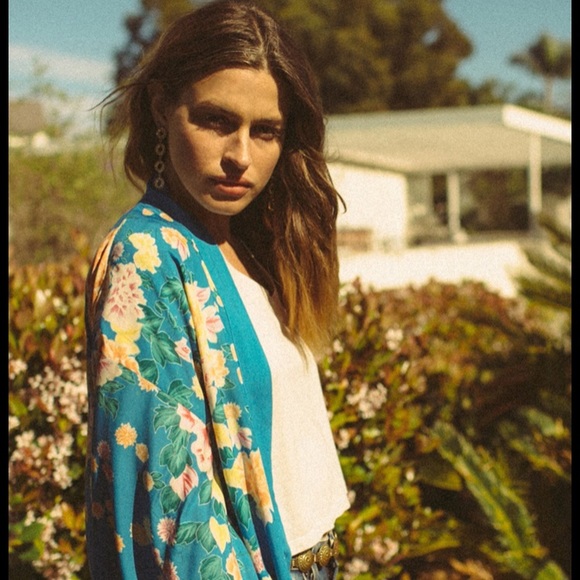 SOLD Novella Royale Blue geisha robe S - Picture 2 of 4